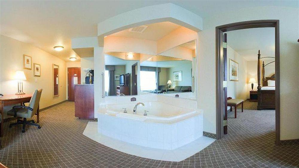 Holiday Inn Express & Suites Wausau By Ihg Weston Esterno foto