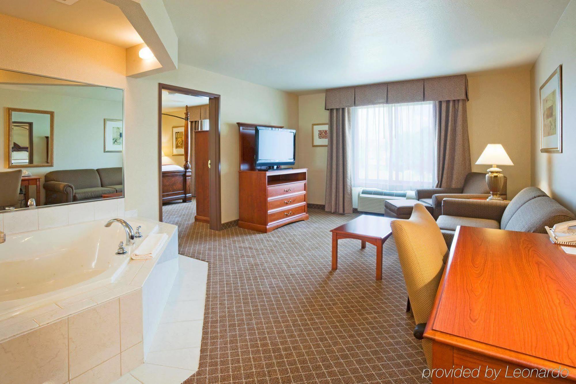 Holiday Inn Express & Suites Wausau By Ihg Weston Esterno foto